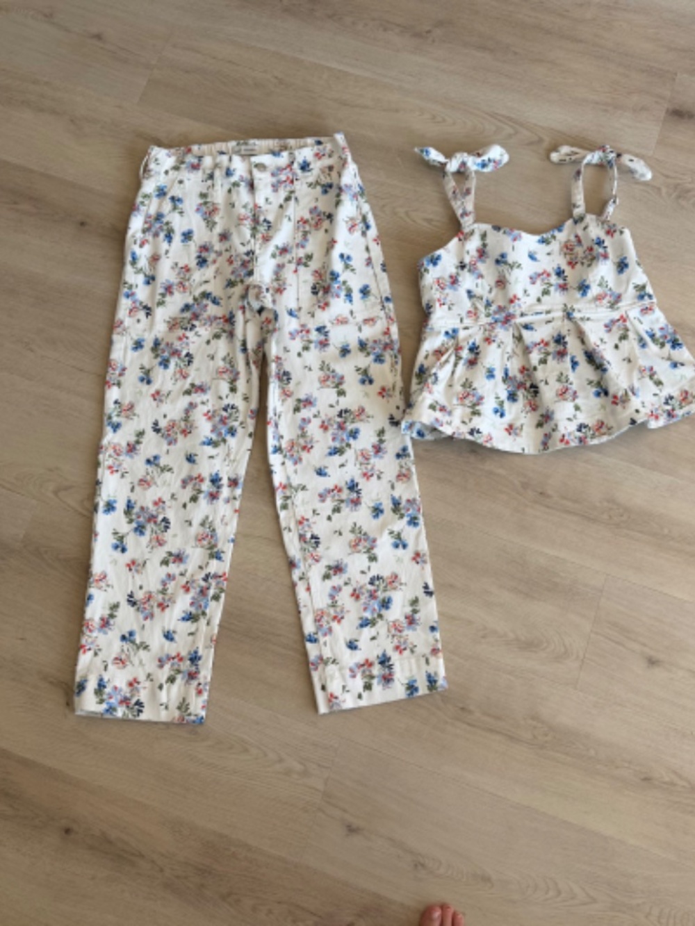 Free Assembly 2-Piece White Denim Floral Tank & Jeans XS (0-2)